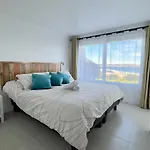 Puerto Velero Primera Línea Primer Piso con Jardín, Piscina y Playa! 7pax