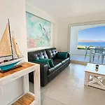 Puerto Velero Primera Línea Primer Piso con Jardín, Piscina y Playa! 7pax