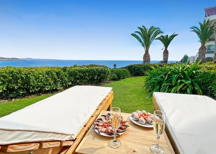 Puerto Velero Primera Línea Primer Piso con Jardín, Piscina y Playa! 7pax